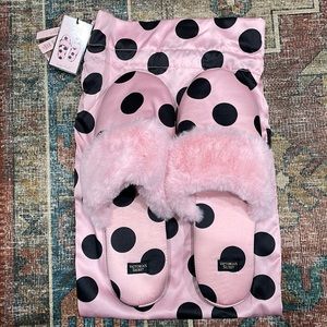 NWT Victoria’s Secret pink polkadot slippers with fur accent